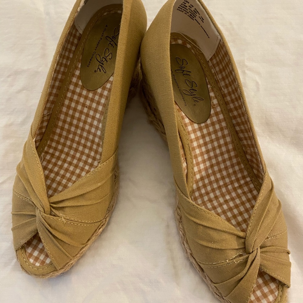 Hush puppies wedge shoes.